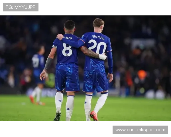 切尔西两翼齐飞，帕尔默接回敲精准射门